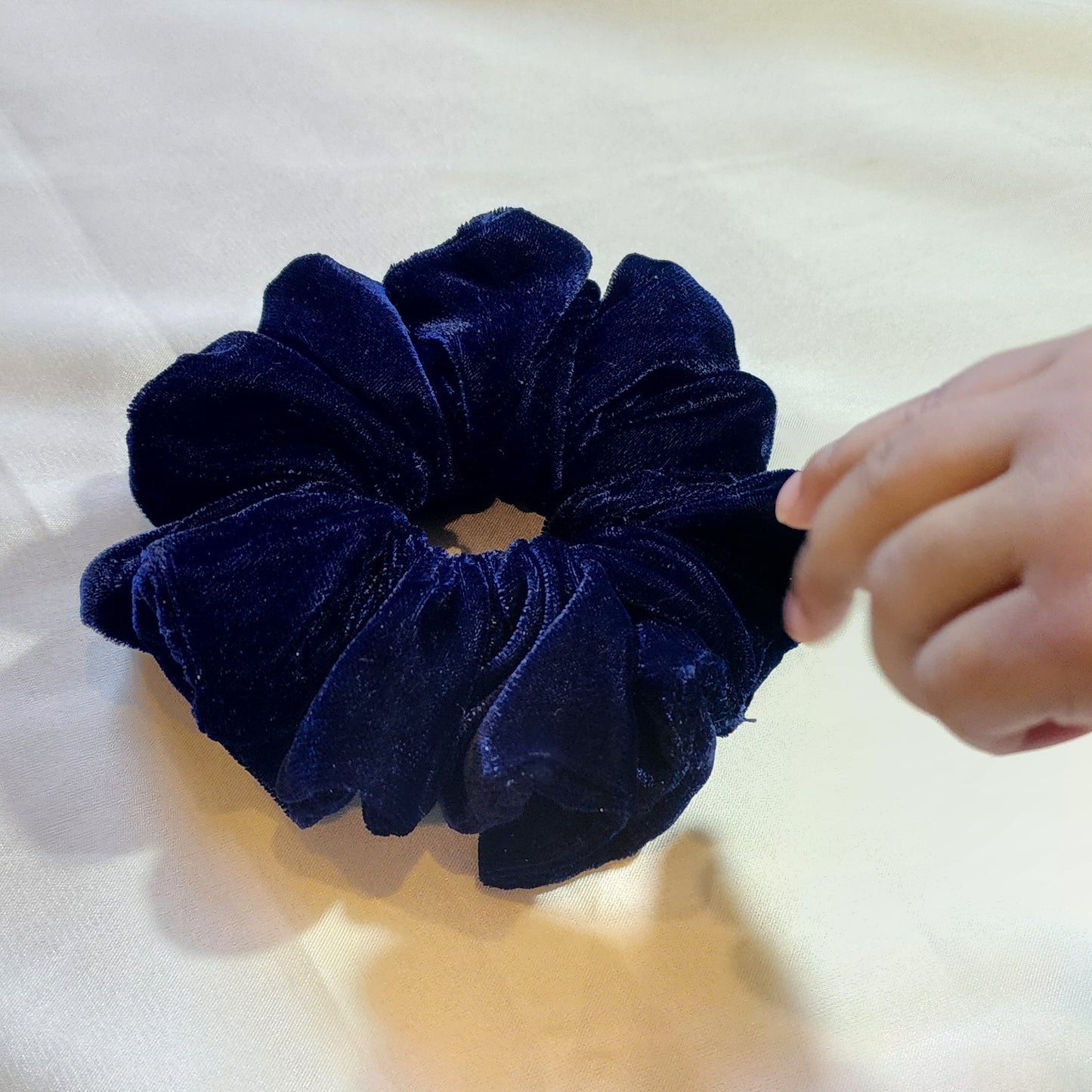 Classic Velvet Scrunchie – Deep Navy Blue (Medium)