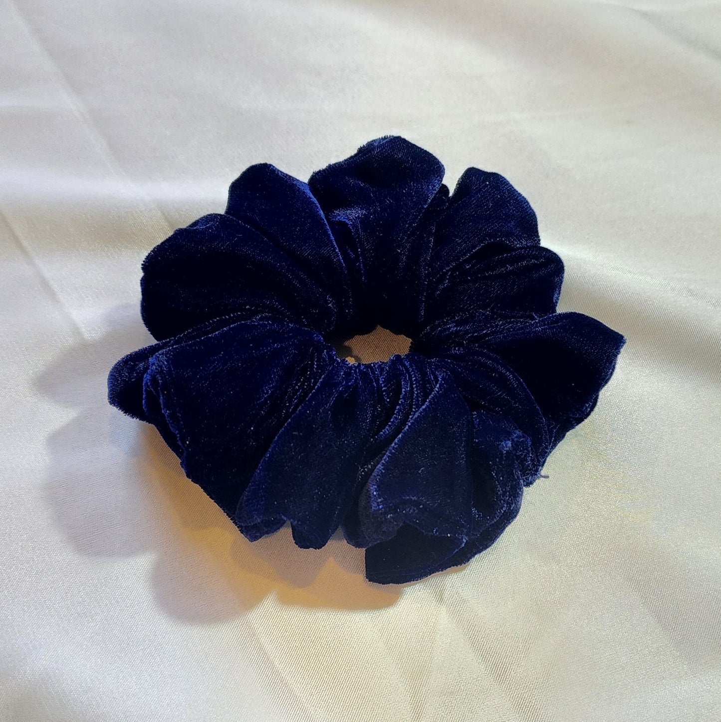 Classic Velvet Scrunchie – Deep Navy Blue (Medium)