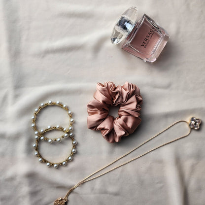 Champagne Luxe – Silk Scrunchie