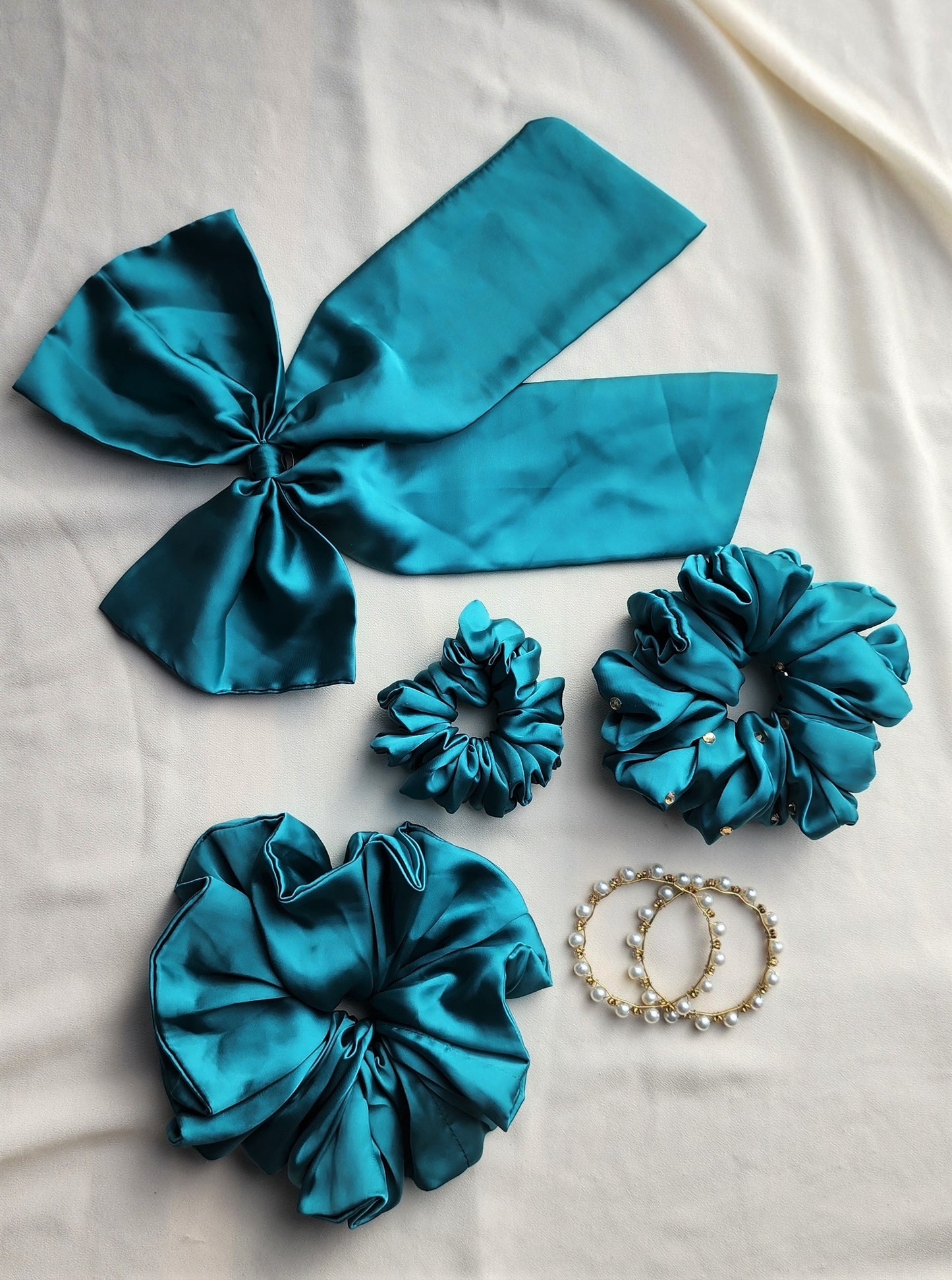 Teal Elegance – Silk Scrunchie Set
