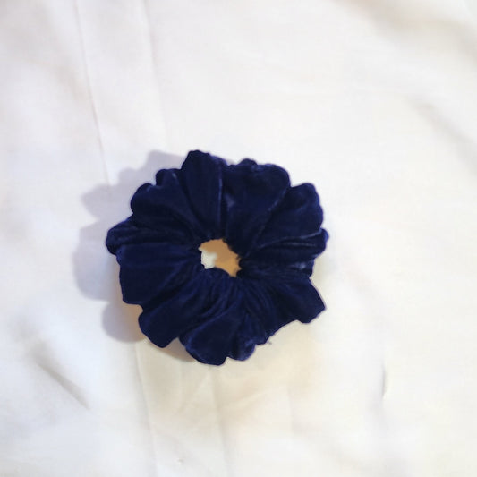 Classic Velvet Scrunchie – Deep Navy Blue (Medium)